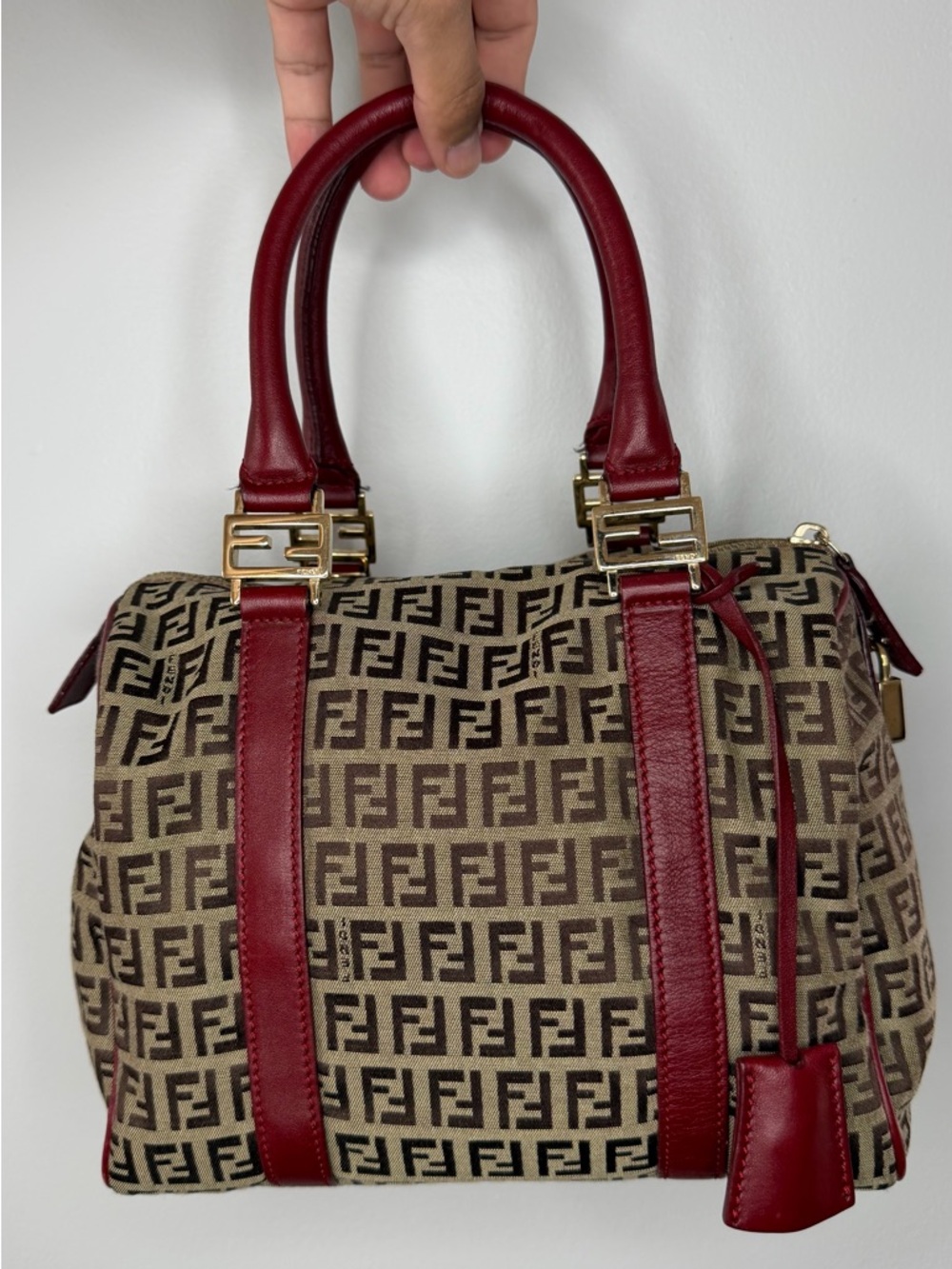 Fendi
Forever Bauletto satchel
Very good condition
Silver, Synthetic